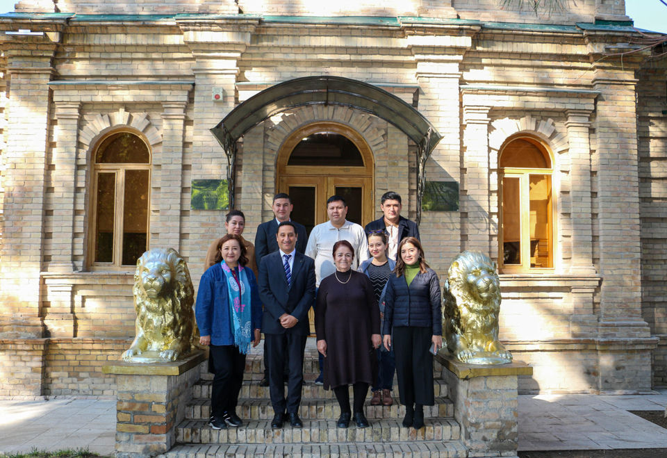 Parijdagi UNESCO ofisining "Ipak yo'li" dasturlari rahbari Dr. Mehrdat Shabahang "Ipak yo'li" turizm va madaniy meros xalqaro universiteti huzuridagi "Ipak yo'li" xalqaro tadqiqot institutiga tashrifi